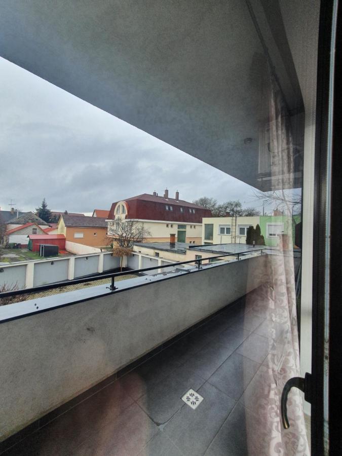 Krisi Apartman Hajdúszoboszló Esterno foto