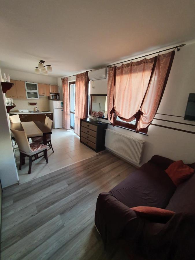 Krisi Apartman Hajdúszoboszló Esterno foto